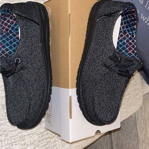 New women’s hey dude shoes. All black size 8.